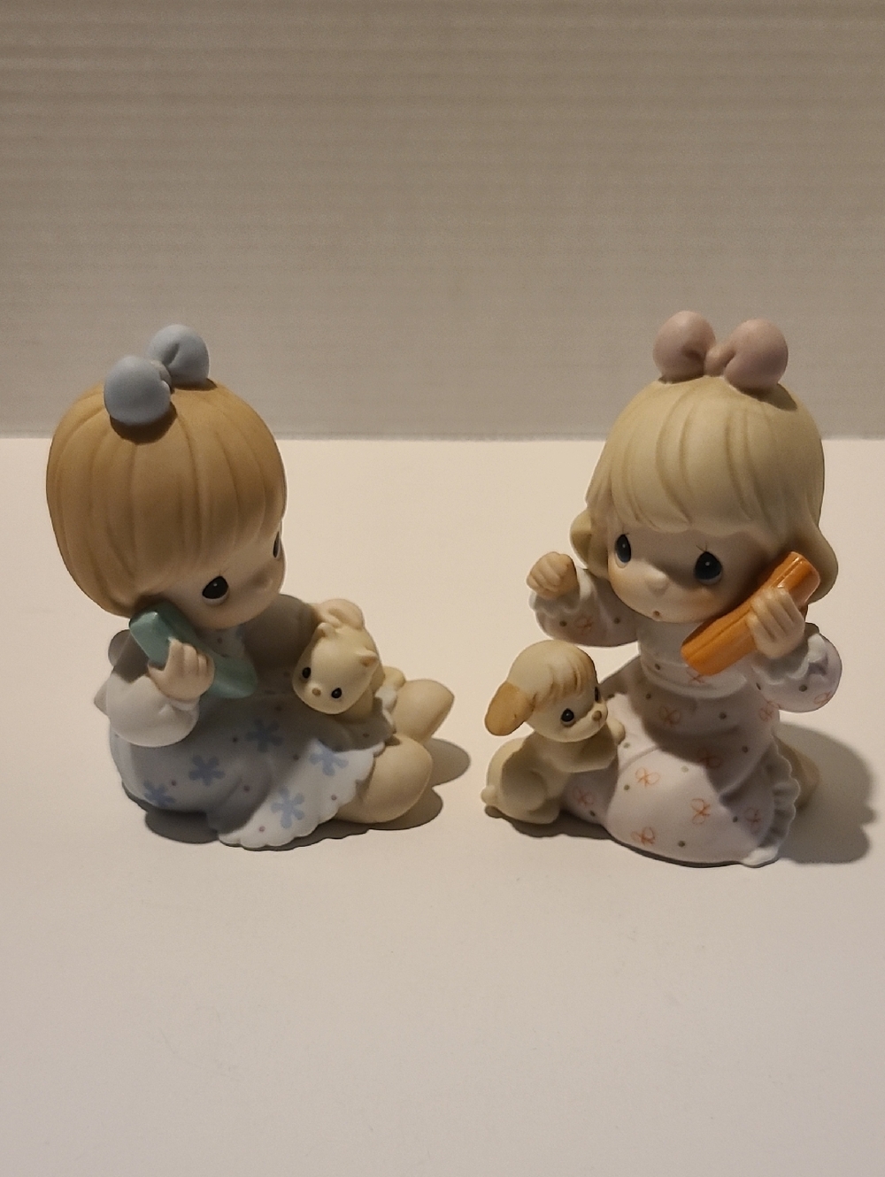 Precious Moments Porcelain Girl Figurine Pair On Phones - 2001 Collectors Club
